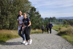 På Tastaveden er man opptatt av fysisk aktivitet. Ikke en dag uten, og første skoledag bød på en liten tur.
